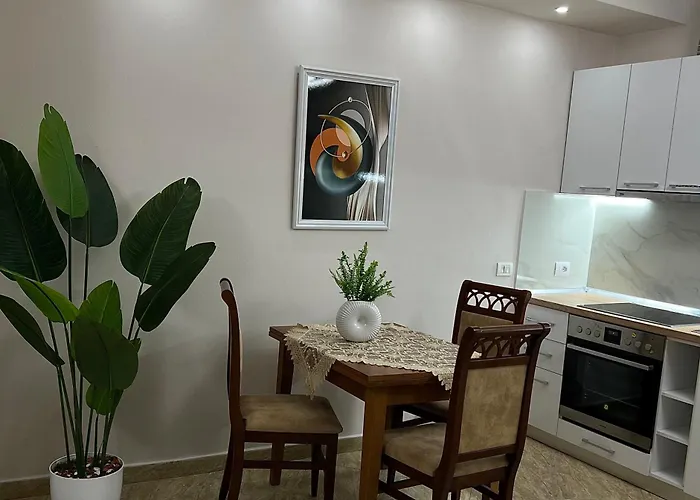 Art R Apartment דירה טיראנה