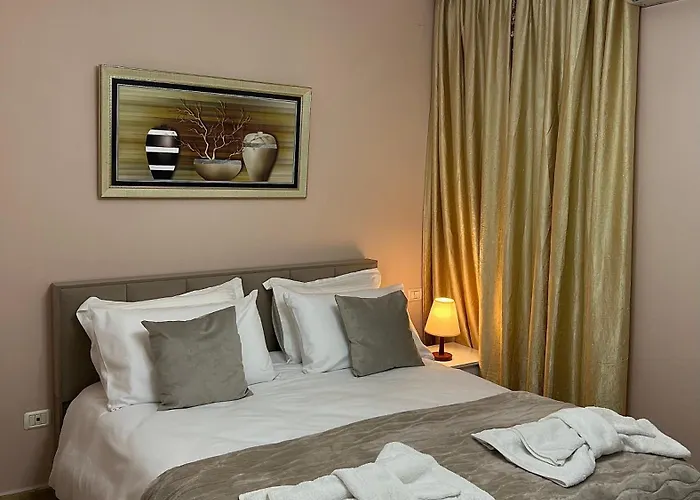 Art R Apartment דירה טיראנה